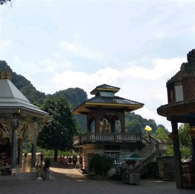 The Majestic Kek Lok Tong Temple: A Spiritual Oasis Amidst Grungy Industrial Landscapes!