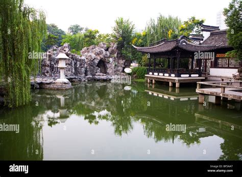  Baohe Park: En grönskande oas mitt i Hefei's pulserande hjärta!