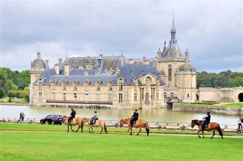 Château de Chantilly - Ett mirakel av renässansarkitektur och hästarnas paradis!