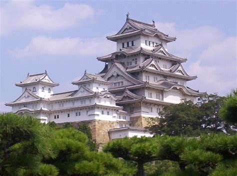 Himeji-slott: Ett storslaget exempel på Japansk arkitektur och en resa tillbaka i tiden!