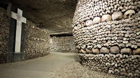 Les Catacombes: Ett underjordiskt äventyr i Paris!