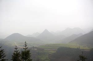  Luohe Shiwan Dashan Scenic Area: Enigmatic Peaks and Hidden Waterfalls!