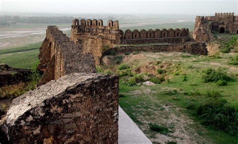  Rohtas Fort - En historisk fästning från Mughal-epoken!