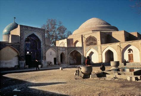 Shahzadeh nematallah mausoleum – en storslagen hyllning till Safavid-arkitektur och en oas av lugn i Damgans brus!