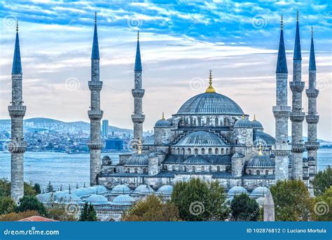  Sultanahmet Camii: En historisk pärla i hjärtat av Istanbul!