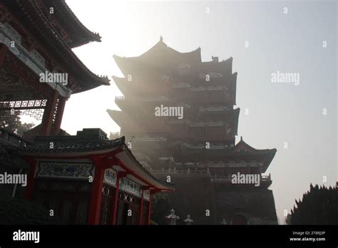   Tengwangge Paviljongen – En historisk pärla med hisnande utsikter över Nanchang!