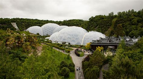  The Eden Project: En Grön Oas i Hjärtat av Cornwall!